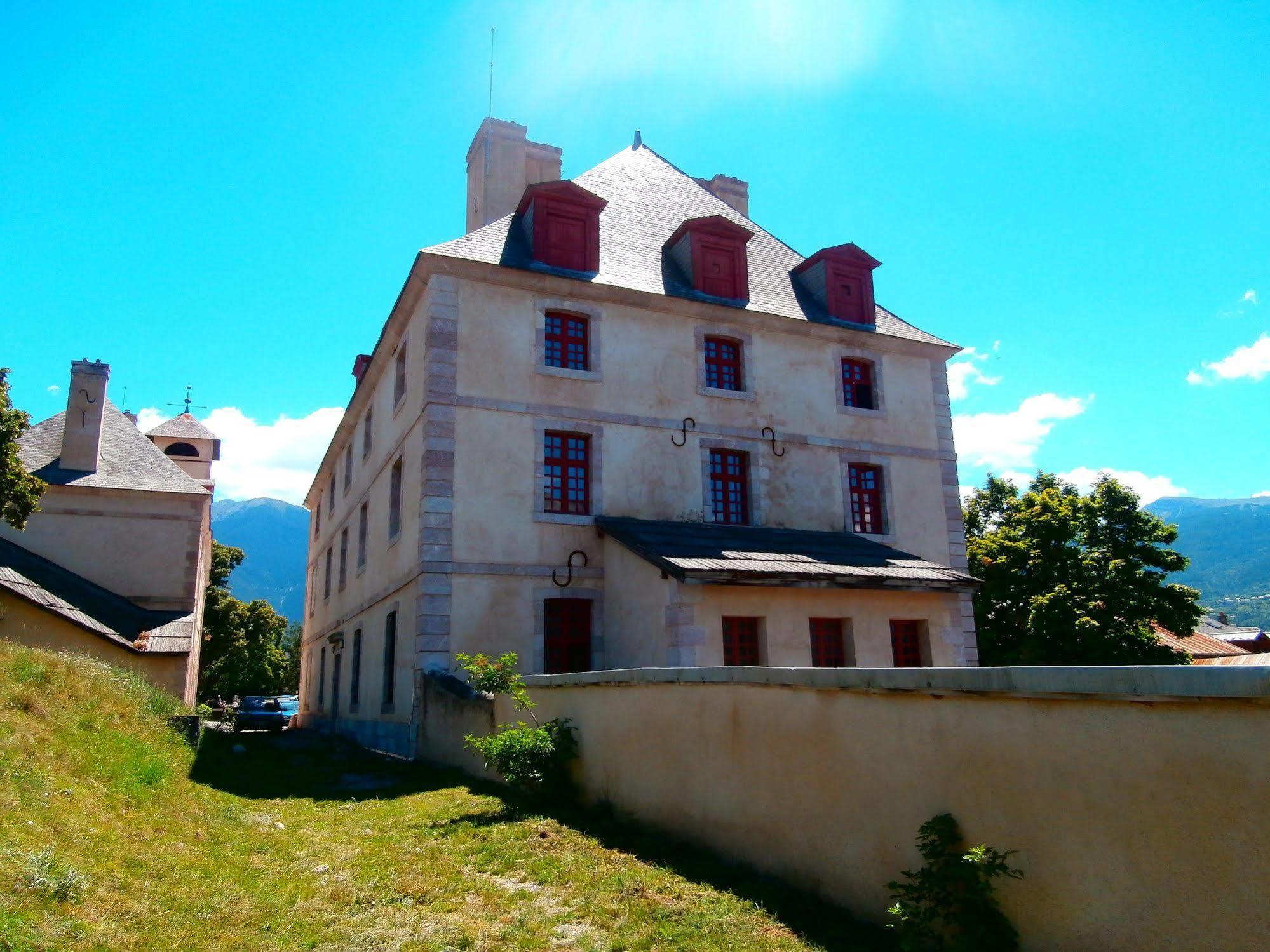 Le Pavillon Des Officiers Aparthotel *