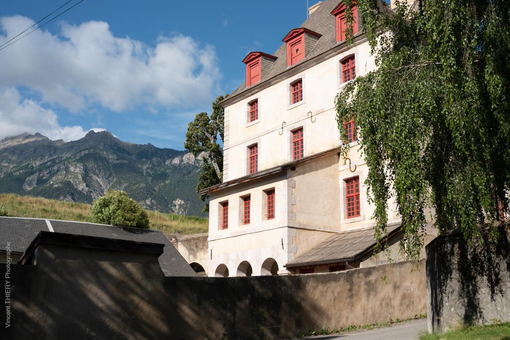 Le Pavillon Des Officiers *